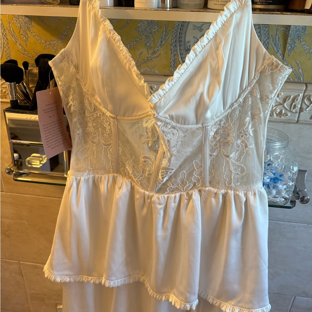 V. Chapman White Lace Tiered Wedding Dress - Picture 5 of 7